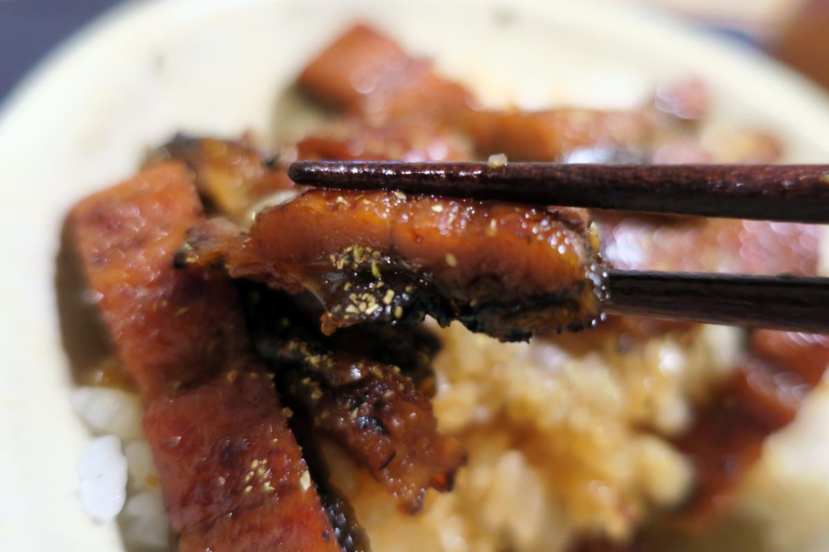 ベルーナの鹿児島産うなぎ蒲焼きざみを食べる