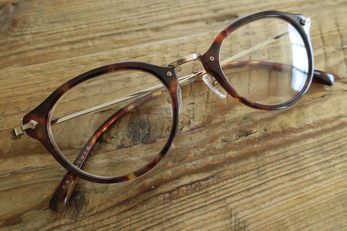 紫③ URBAN RESEARCH × KANEKO OPTICAL のメガネ 